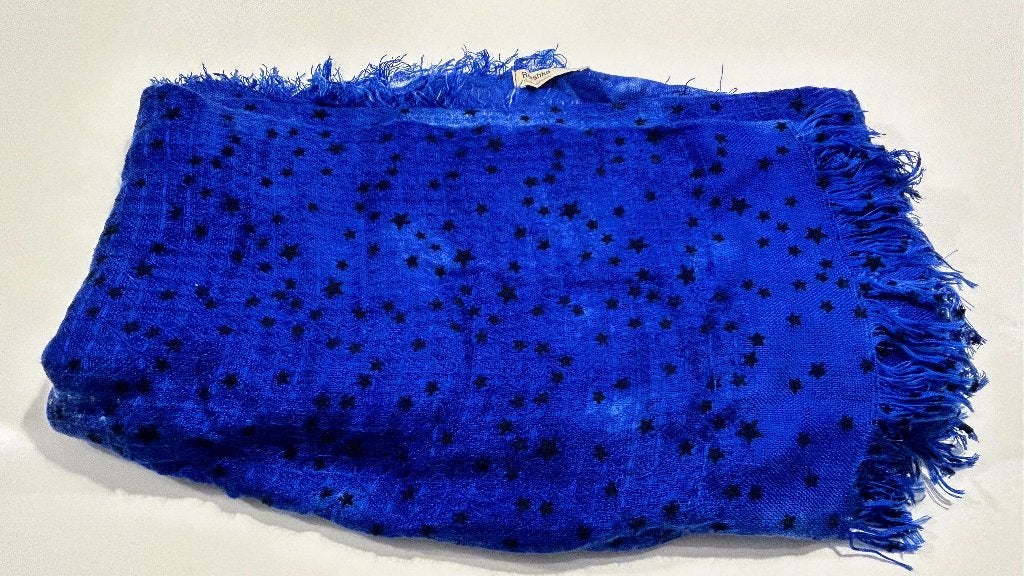 Bershka kobaltblauwe foulard met sterren, Kleding | Dames, Mutsen, Sjaals en Handschoenen, Bershka, Ophalen of Verzenden, Zo goed als nieuw
