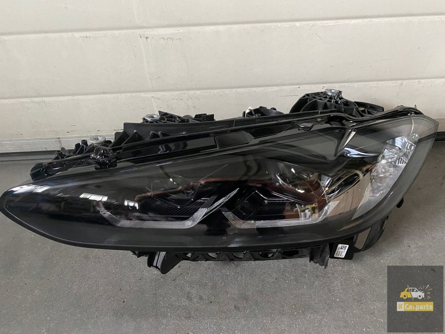 9505109, BMW G22 G23 LED SCHADUWLIJN links, Petuelring 130
80788  Munich, DE, Gebruikt, Info@bmw.de, BMW