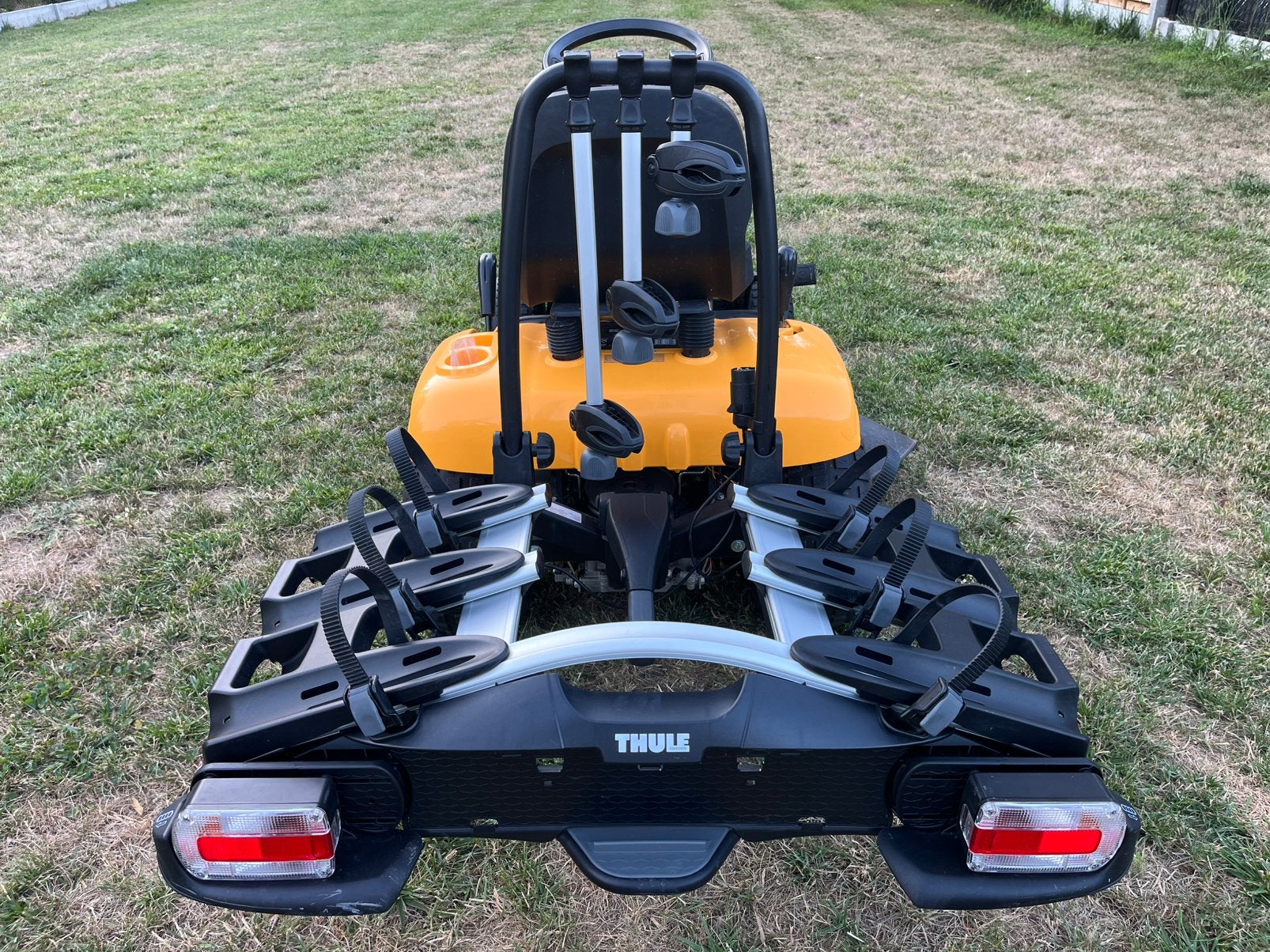 Thule VeloCompact 3 bike, Autos : Divers, Porte-vélos, Comme neuf, Support d'attelage, 3 vélos ou plus, Pneus larges, Vélo électrique
