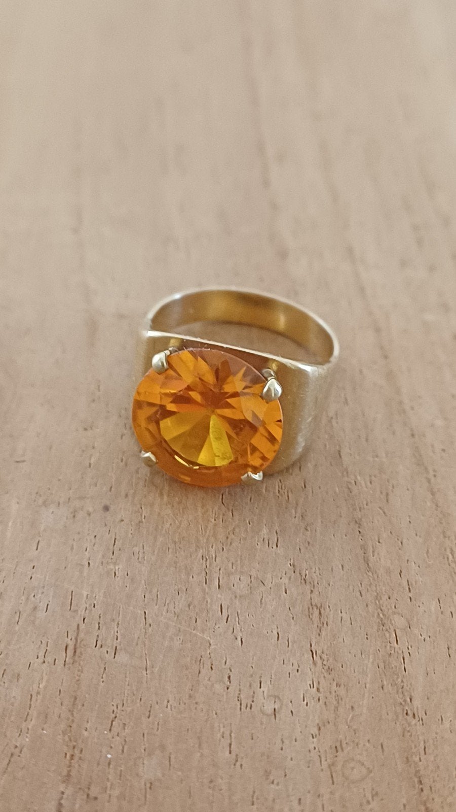 Bague ornée d une citrine. Or jaune 18K., Femme ou Homme, Comme neuf, Or, Avec pierre précieuse