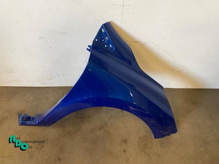 Scherm rechts-voor van een Renault Clio (Clio 4 12-), Gebruikt, -, Renault, -