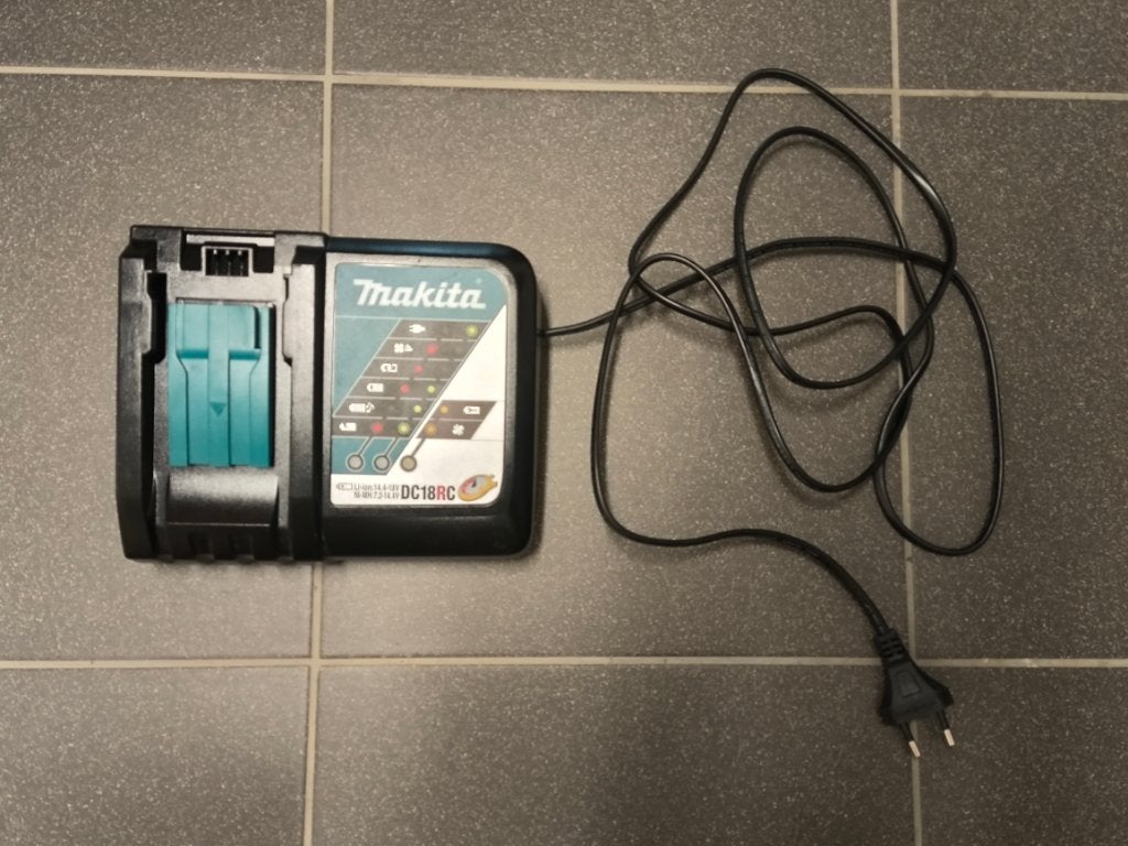 Makita 18V lader, Ophalen of Verzenden, Zo goed als nieuw