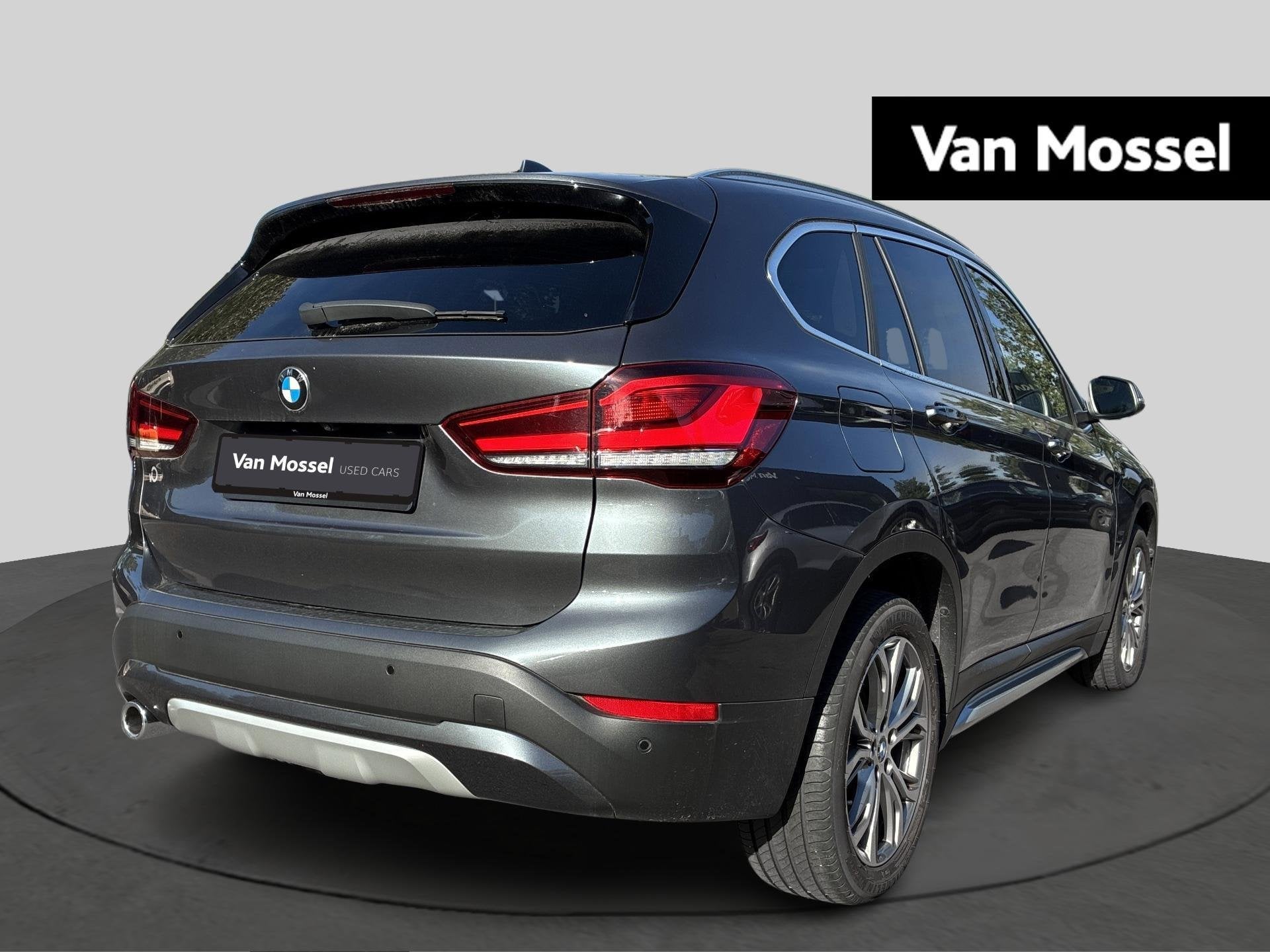BMW X1 xLine sDrive18iA (103 kW), Auto's, Dealer onderhouden, Stof, Zwart, 1505 kg