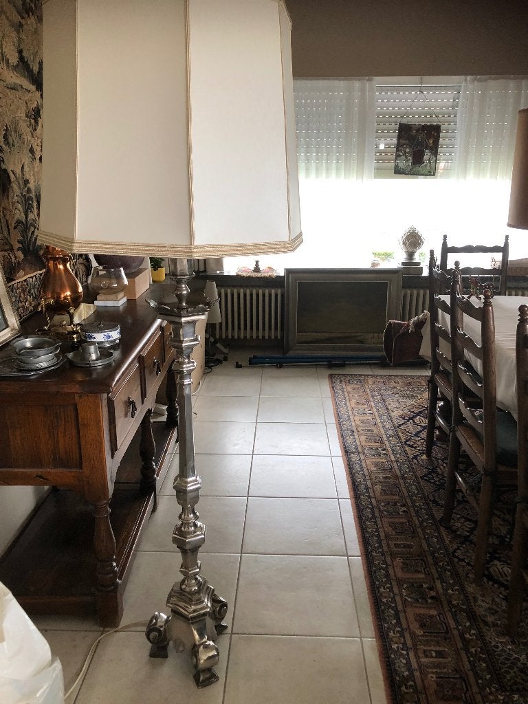 Staande antieke lamp, Enlèvement