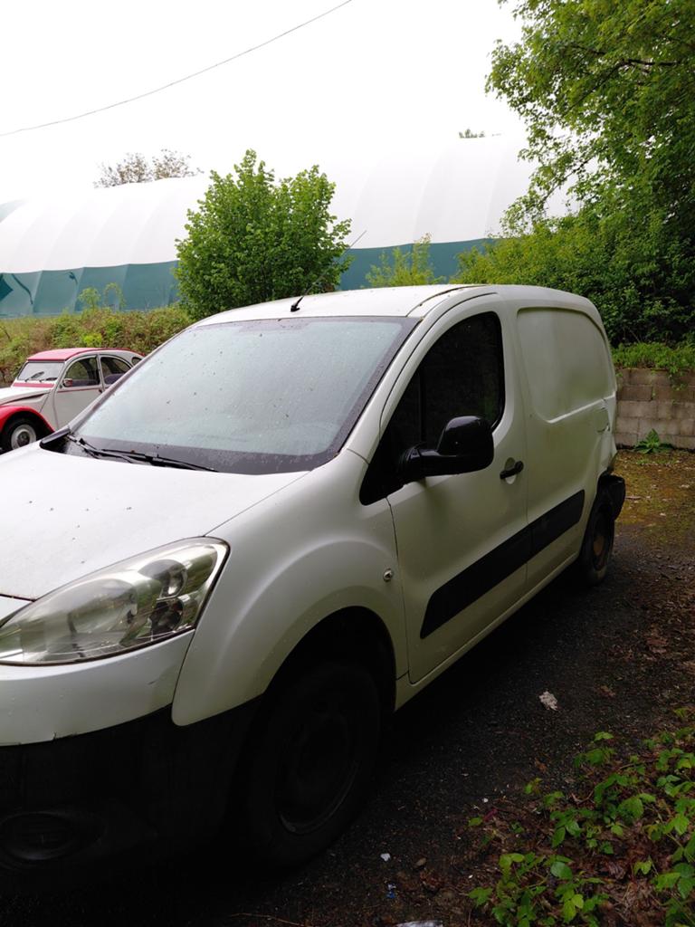 A vendre caisse avec papiers et autres pièces Peugeot Partne, Arrière, Peugeot