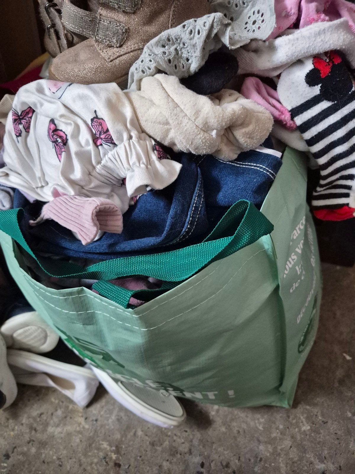 Vêtements fille de 3 a 12 mois, Enfants & Bébés, Vêtements de bébé | Packs de vêtements pour bébés, Comme neuf, Taille unique