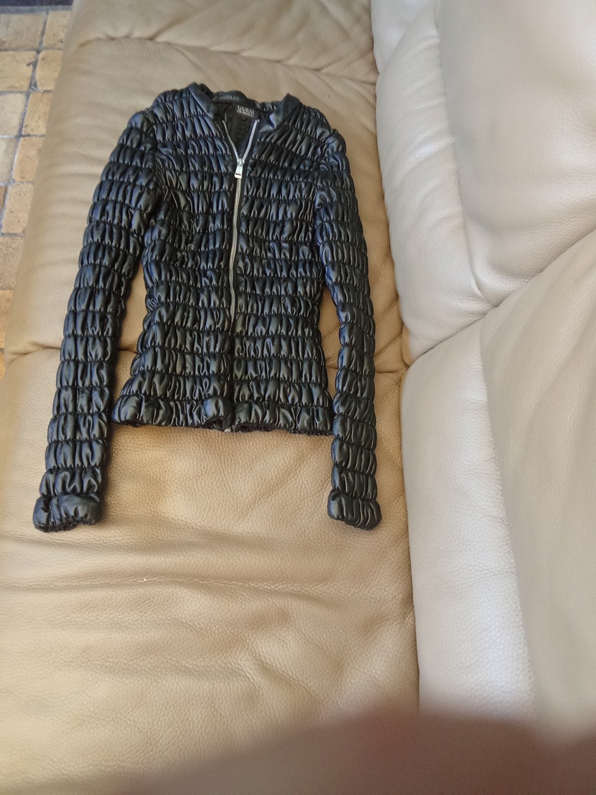veste noire à vendre de marque Guess veste matelassé de marq, Taille 38/40 (M), Guess, Enlèvement ou Envoi, Comme neuf