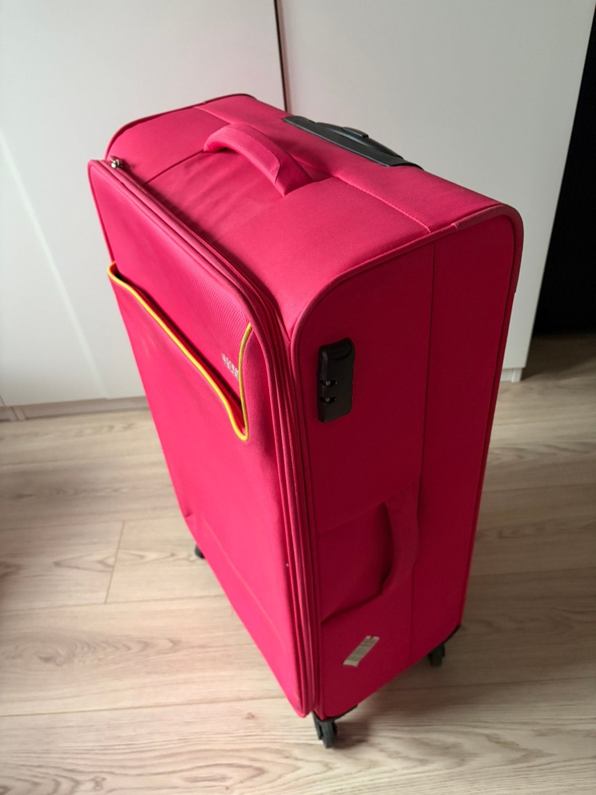Grote American Tourister reiskoffer / valies – roze/rood, Ophalen, Zo goed als nieuw, Wieltjes