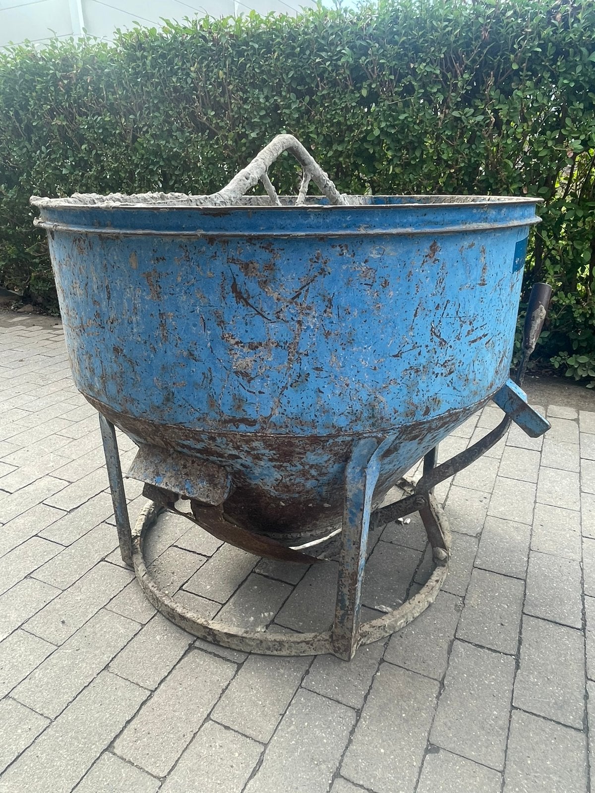 Betonkubel 350 liter, Ophalen, Zo goed als nieuw