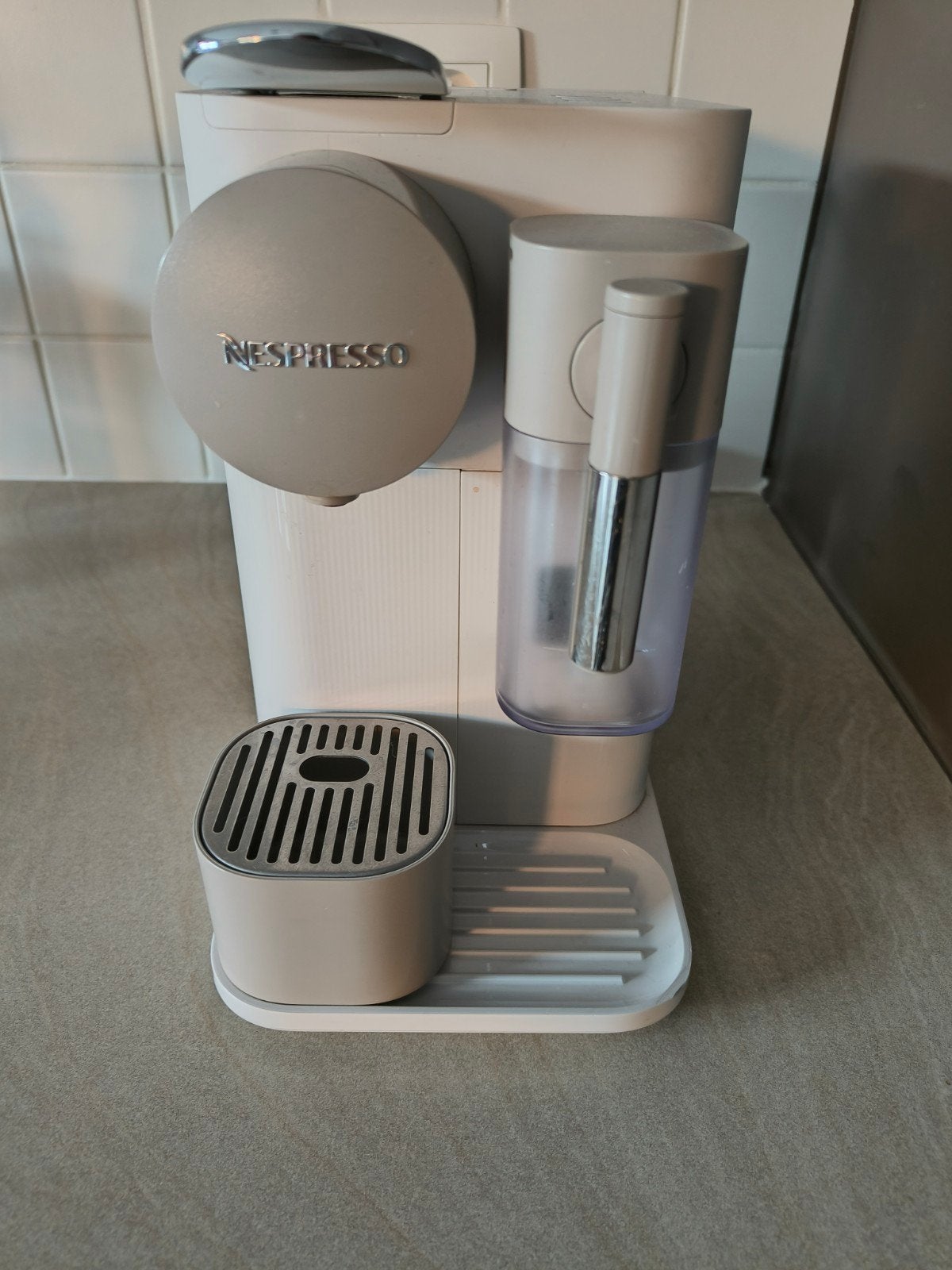 Nespresso lattissima one, Enlèvement