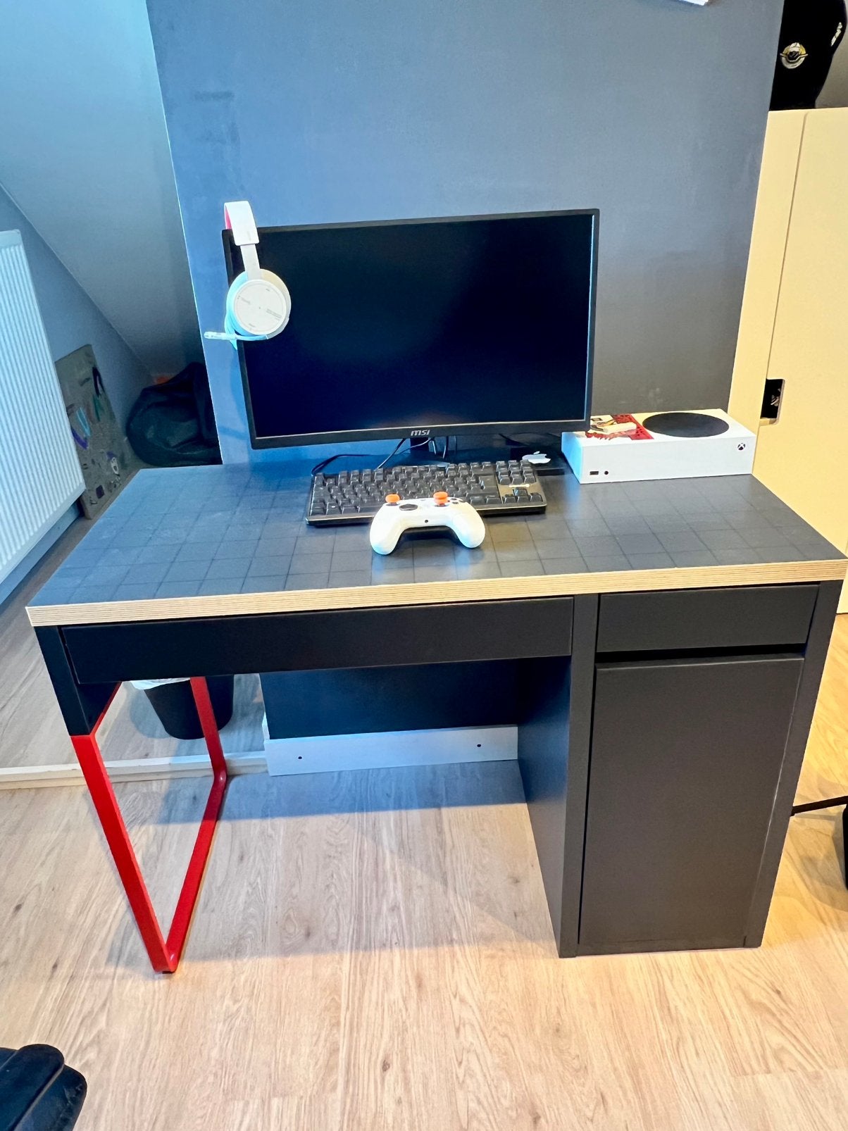 PC Kantoor - Micke, Huis en Inrichting, Bureaus, Ophalen, Zo goed als nieuw, Rood