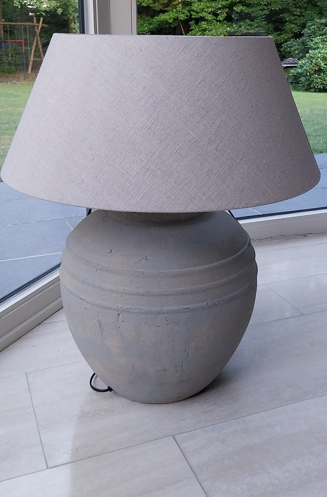 Grote tafellamp met linnen kap / kruiklamp, Huis en Inrichting, Lampen | Lampenkappen, Ophalen, Tafellamp