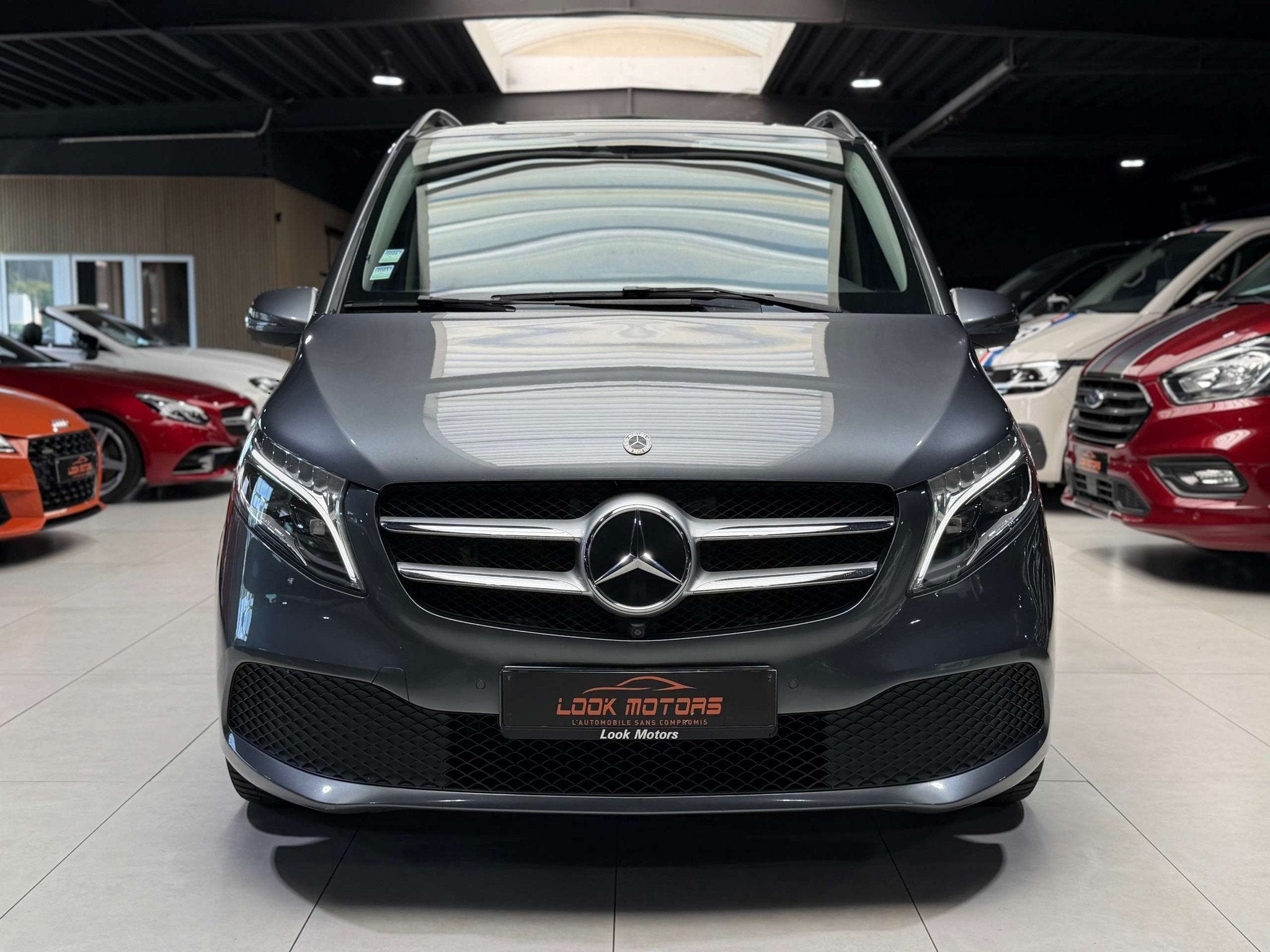 Mercedes-Benz V-Klasse 300 d AVANTGARDE AMG LINE 239cv 5 Pla, Autos, Cuir, Argent ou Gris, Achat, Euro 6