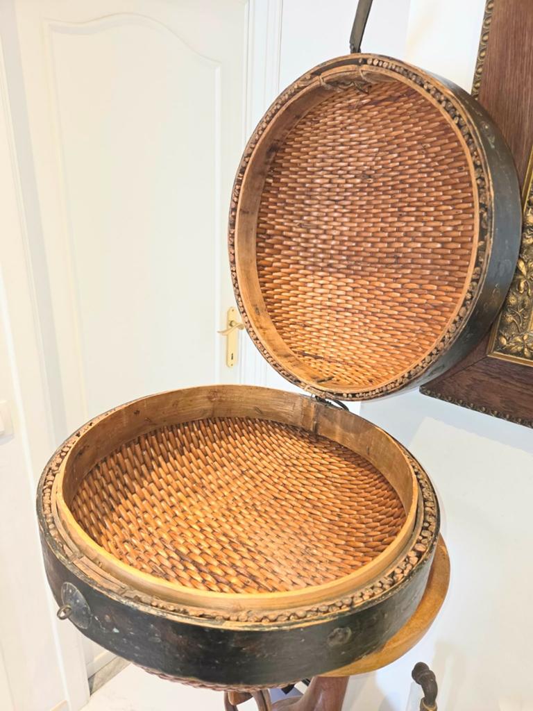 Een authentieke antieke Chinese bewaarbox, handgeweven, Antiquités & Art, Enlèvement ou Envoi