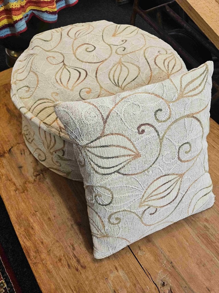Poefkussen en kussentje 58/58/30 cm, Huis en Inrichting, Woonaccessoires | Kussens, Gebruikt, Sierkussen, Beige, Ophalen of Verzenden