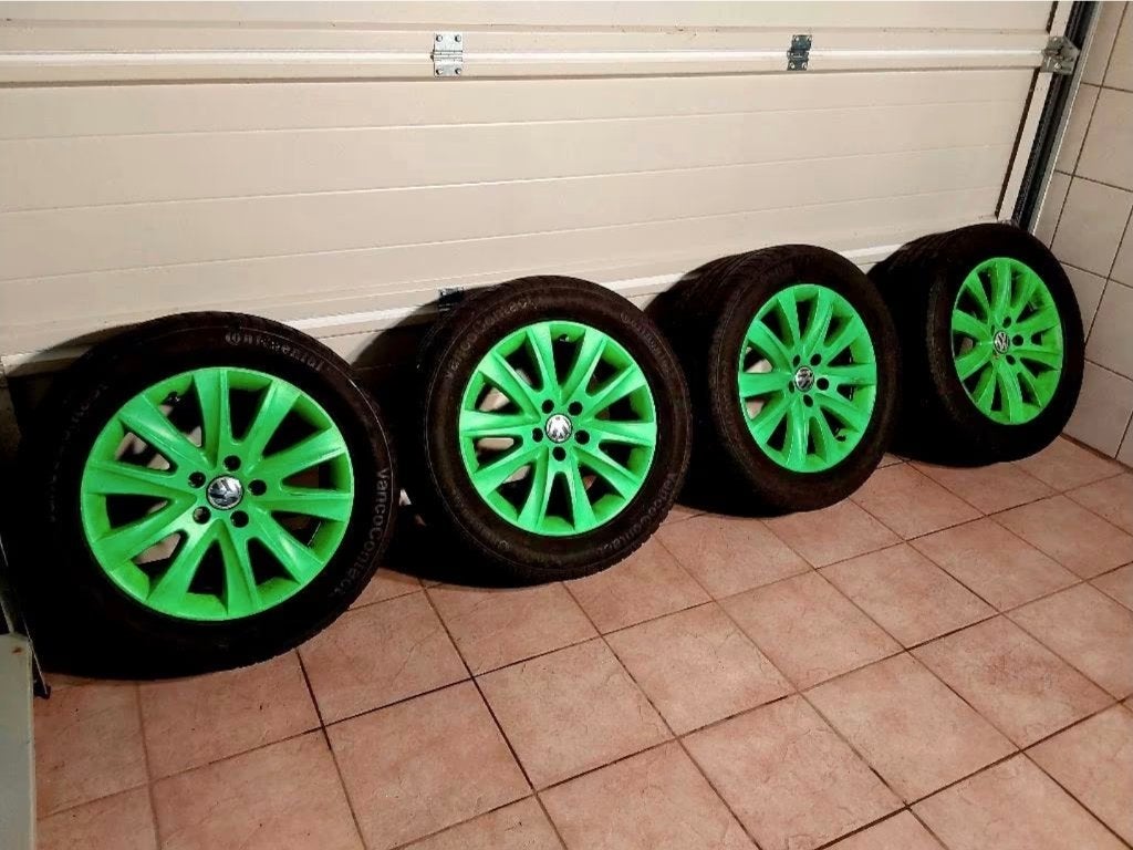 Jantes originales VW Touran 17" en vert avec des pneus été, Pneus et Jantes, Pneus été, 17 pouces, Enlèvement