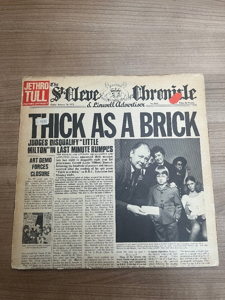 JETHRO TULL - THICK AS A BRICK (gimmick cover), LP, Gebruikt, Ophalen of Verzenden, Classic Rock