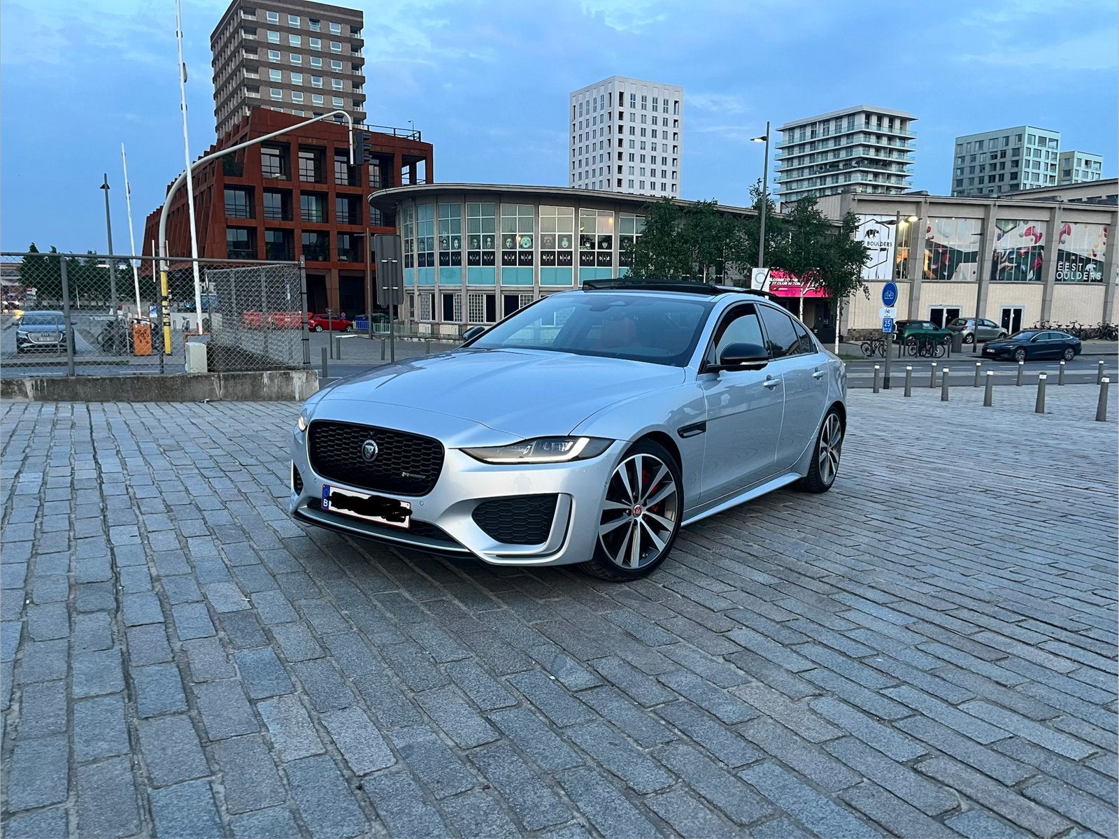 JAGUAR XE D200 PANO 360 GARANTIE, Autos, Jaguar, Cuir, Argent ou Gris, Achat, Automatique