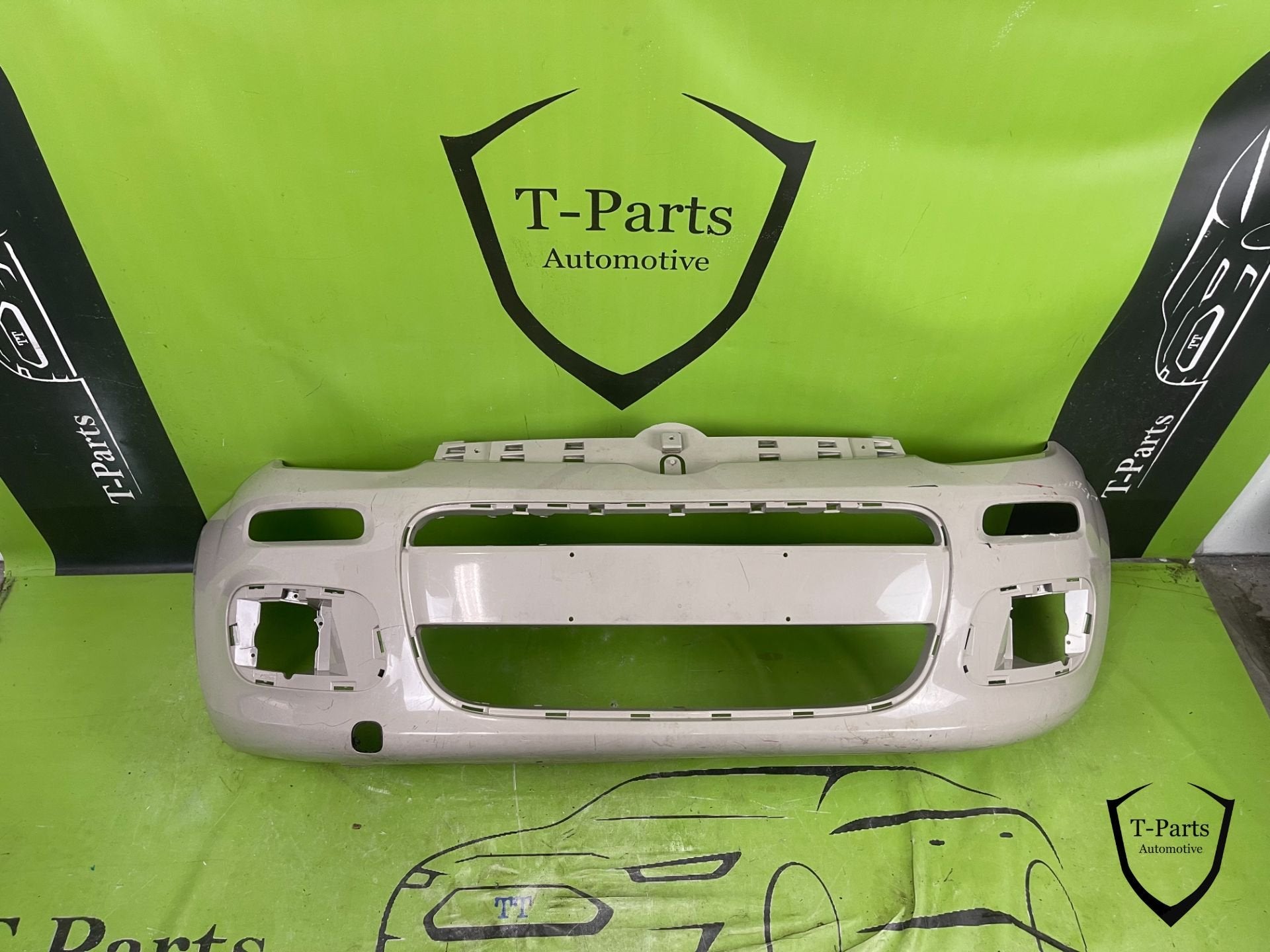 pare-chocs avant de la Fiat Panda, Pare-chocs, Stellantis Europe S.p.A., Info@stellantis.com, Utilisé