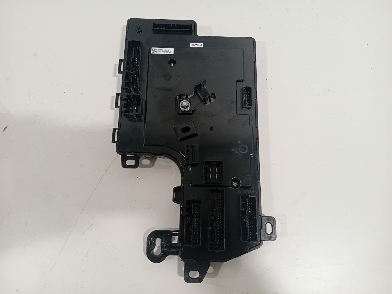Computer body control Tesla Model 3, Onderdelen@venauto.nl, Van der Ven Autorecycling B.V., Ettenseweg 76, 4706 PB Roosendaal, The Netherlands