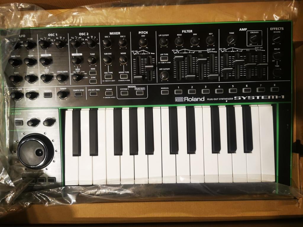 SYNTHÉTISEUR ROLAND SYSTEM 1 PLUG OUT, Musique & Instruments, Enlèvement ou Envoi, Comme neuf, Roland