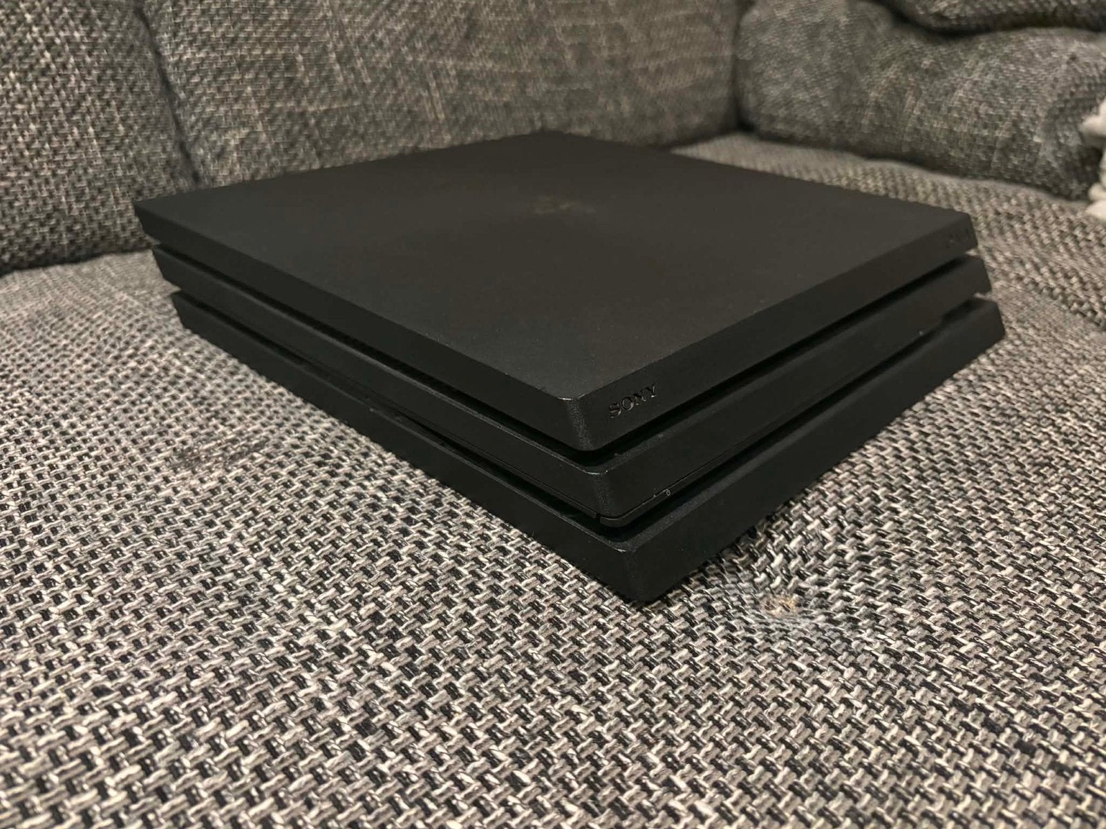 PlayStation 4 PRO avec 1 To de stockage, Consoles de jeu & Jeux vidéo, Enlèvement ou Envoi, Comme neuf, Avec 3 manettes ou plus