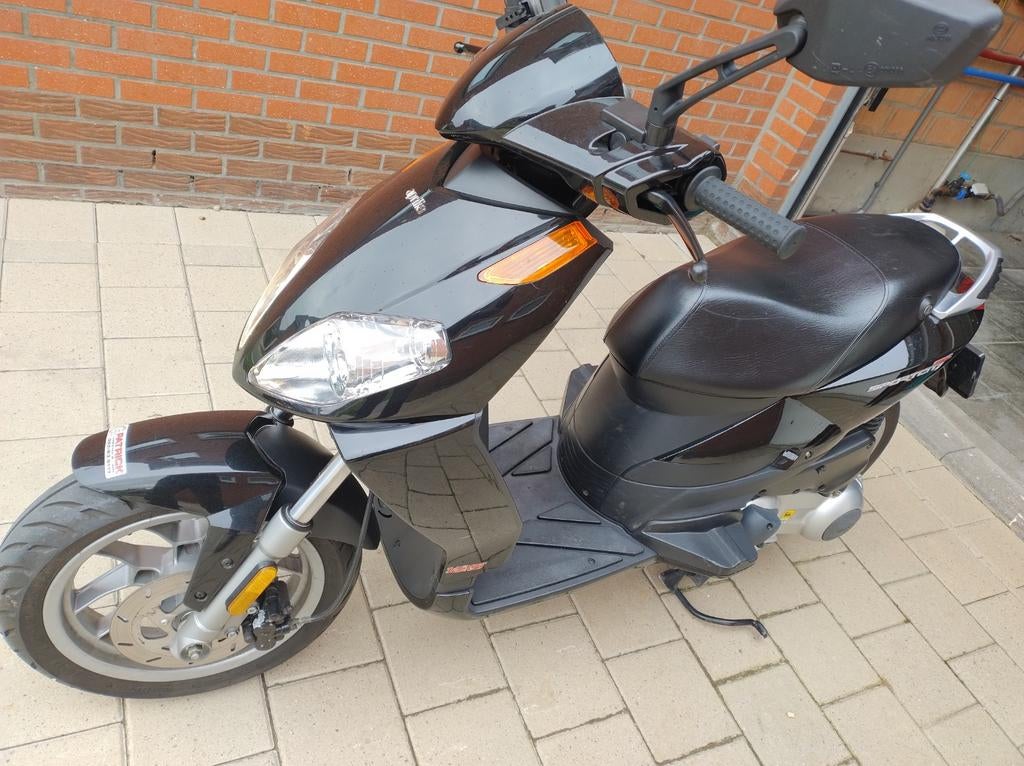 Aprilia sportcityone 125 rijbewijs b, Fietsen en Brommers, Ophalen