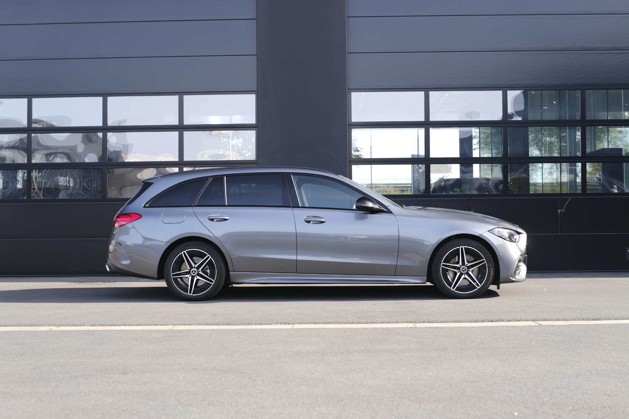 Mercedes-Benz C 300 e AMG Line Break + PANORAMISCH DAK + CAR, Automaat, Dealer onderhouden, 4 cilinders, Bedrijf
