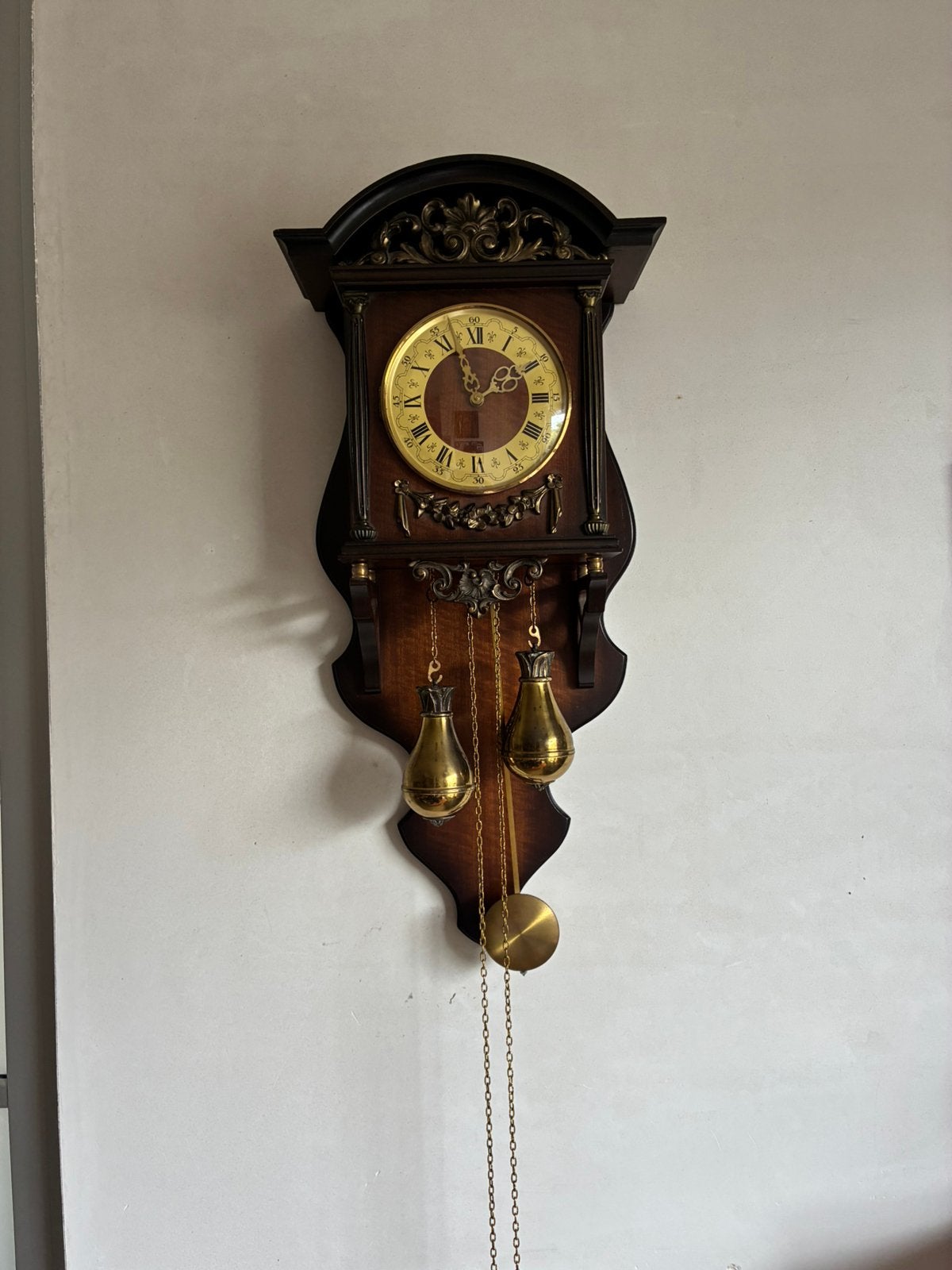 Vintage houten wandklok met slinger, werkt perfect, Antiek en Kunst, Ophalen