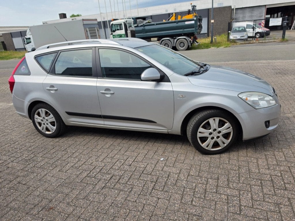 KIA CEE D. Année 2009, Autos, Argent ou Gris, Achat, Vitres électriques, Entreprise
