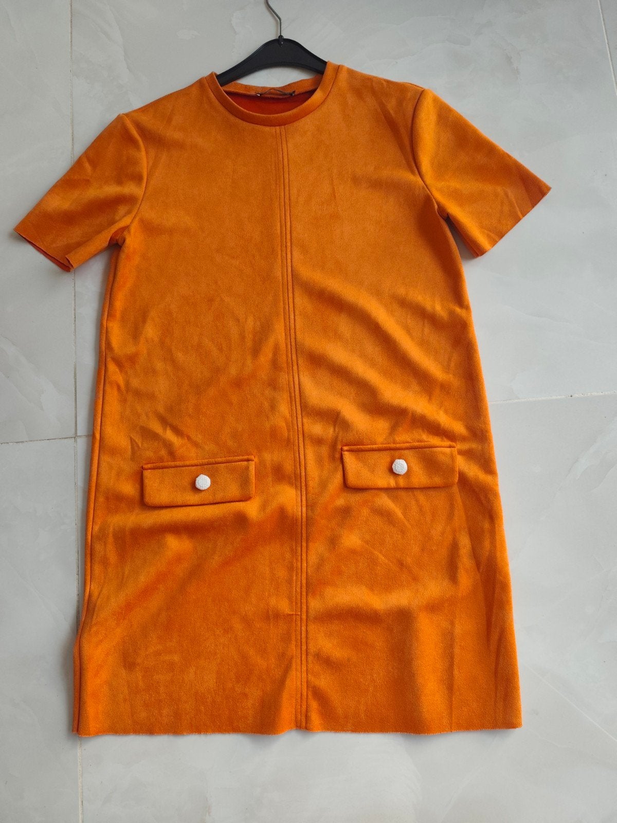 robe douce et légère avec magnifiques boutons bijoux. S Zara, Neuf, Enlèvement ou Envoi, Longueur genou, Orange