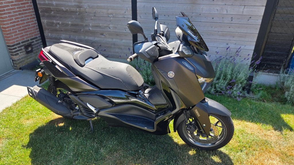 Yamaha XMAX 125 Tech Max Plus + 2025 in "Dark Magma", Motos, Motos | Yamaha, Particulier, Scooter, jusqu'à 11 kW, 1 cylindre, ABS