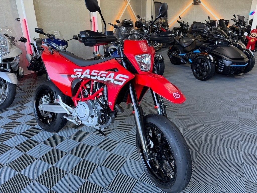 GASGAS SM 700 * GARANTIE * 2022 * 3.000 km, Motos, Plus de 35 kW, Gasgas, Gasgas, Enlèvement