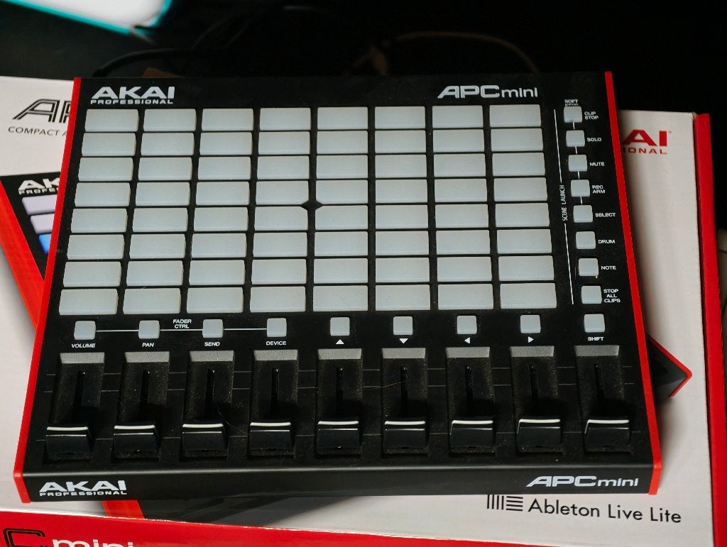 Akai Professional APC mini MK2 USB/MIDI controller, Muziek en Instrumenten, Verzenden, Zo goed als nieuw