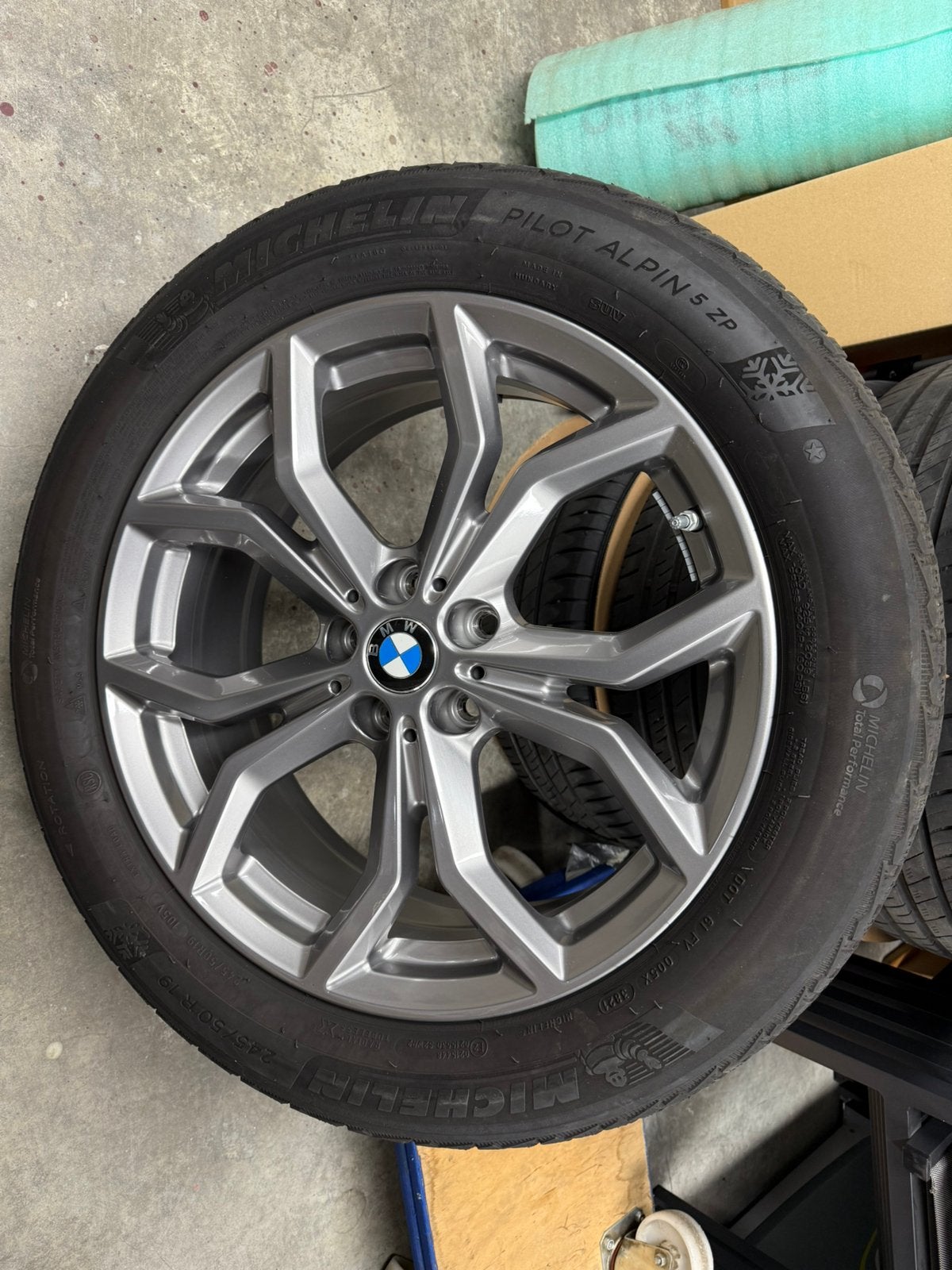 Lichtmetalen velgen met winterbanden BMW, Auto-onderdelen, Winterbanden, Band(en), Terreinwagen, Ophalen