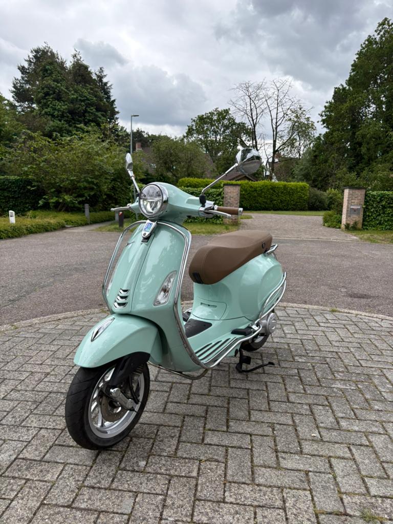Vespa primavera A klasse, Fietsen en Brommers, Ophalen of Verzenden, Zo goed als nieuw