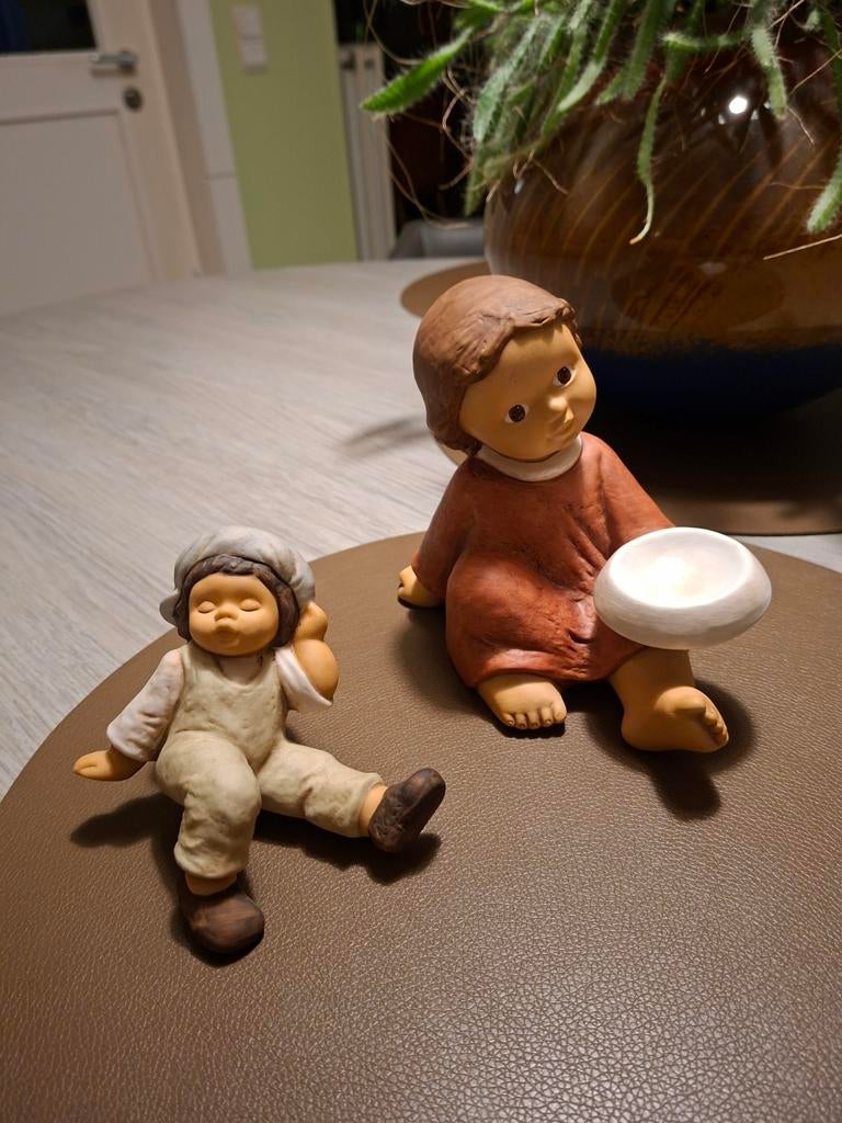 2 mooie beeldjes, Goebel. Perfecte staat., Ophalen
