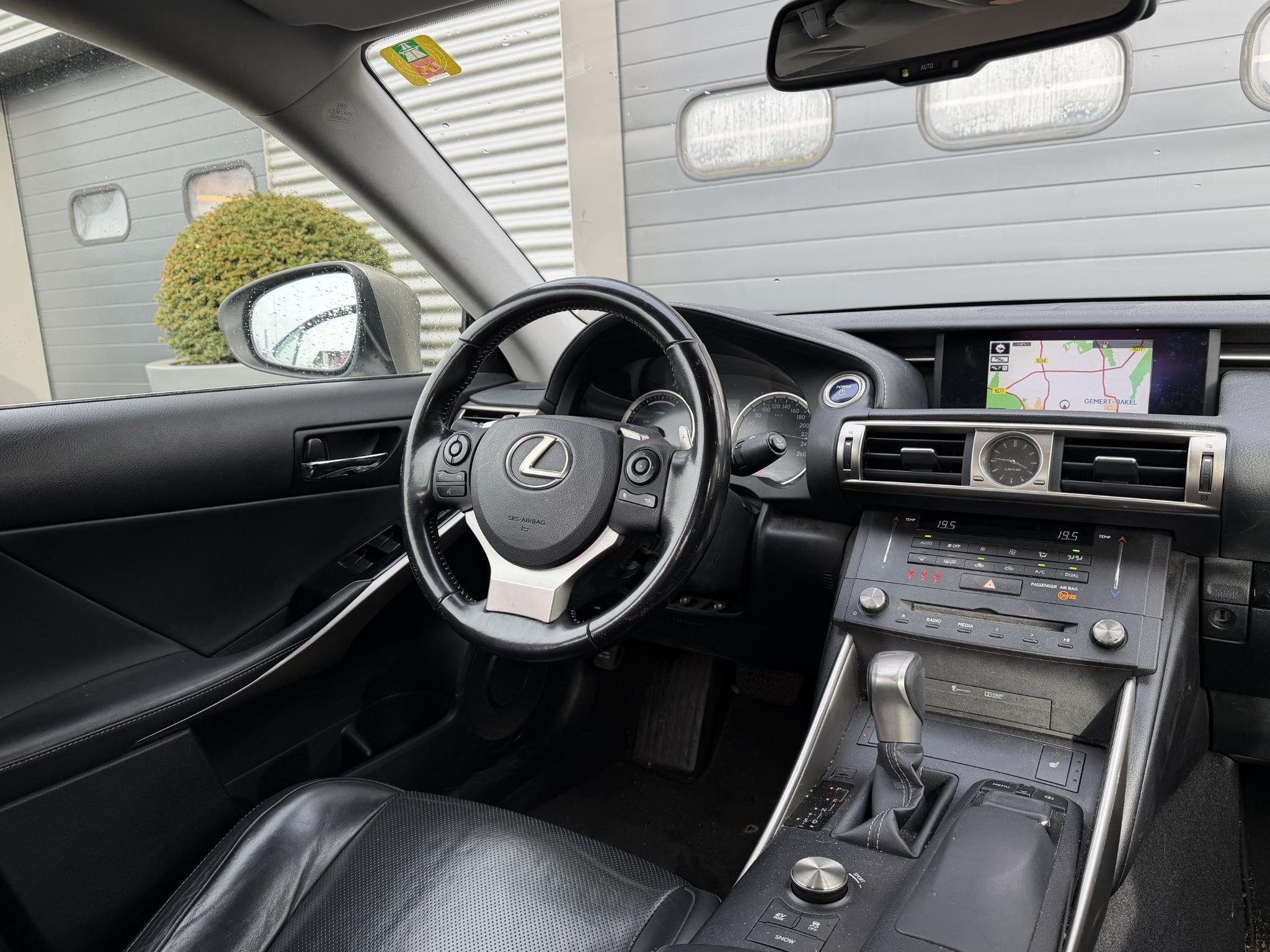 Lexus IS 300h Business Line Pro | Navigatie | Camera | DAB |, Auto's, Lexus, Automaat, Achterwielaandrijving, Gebruikt, Parkeersensor