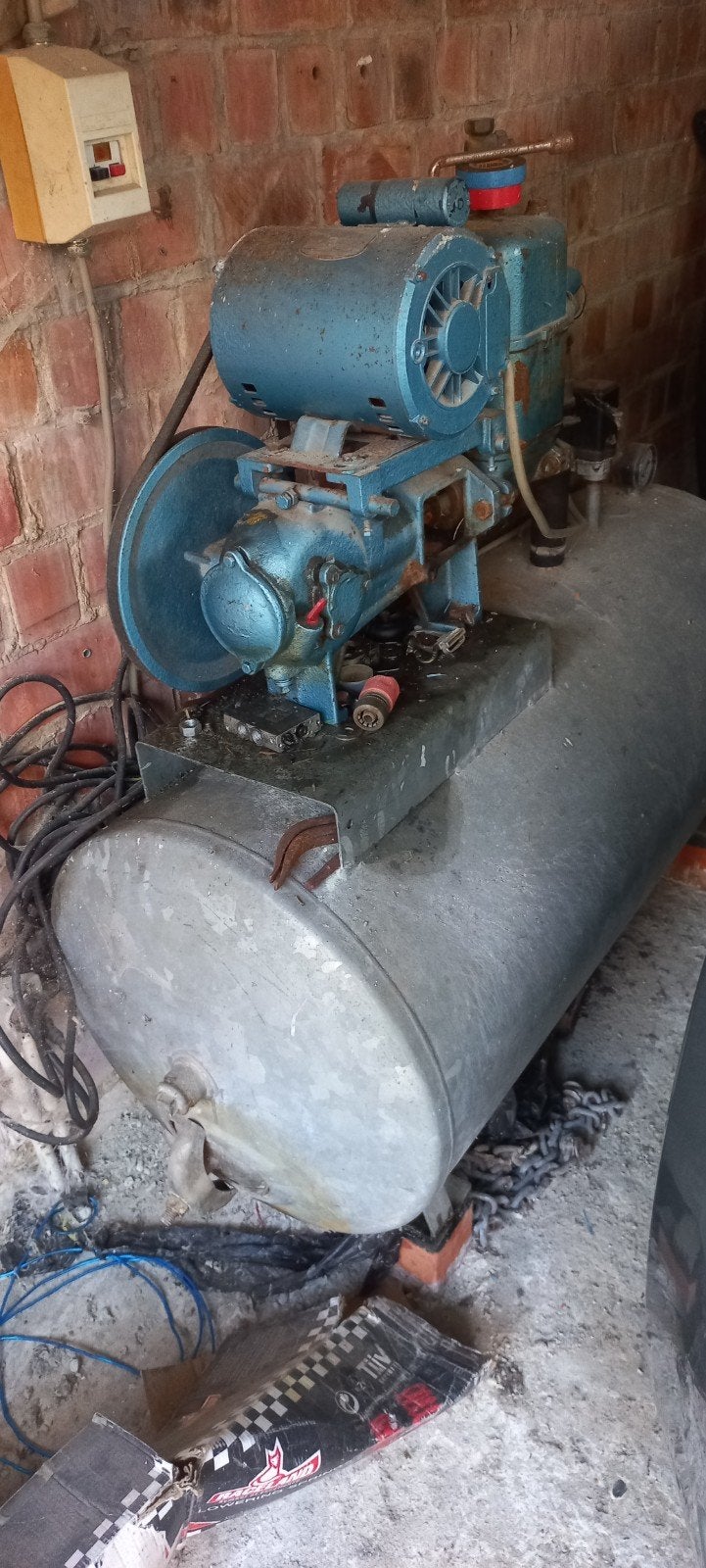 grote compressor en waterpomp., Doe-het-zelf en Bouw, 100 liter of meer, Ophalen, Gebruikt