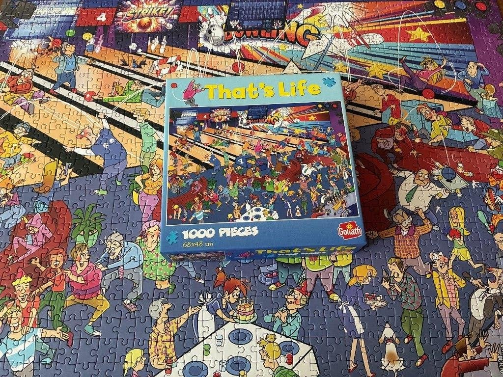 Puzzel van 1000 stukjes: That's Life Bowling Puzzle, Hobby en Vrije tijd, Ophalen of Verzenden, Zo goed als nieuw, Legpuzzel