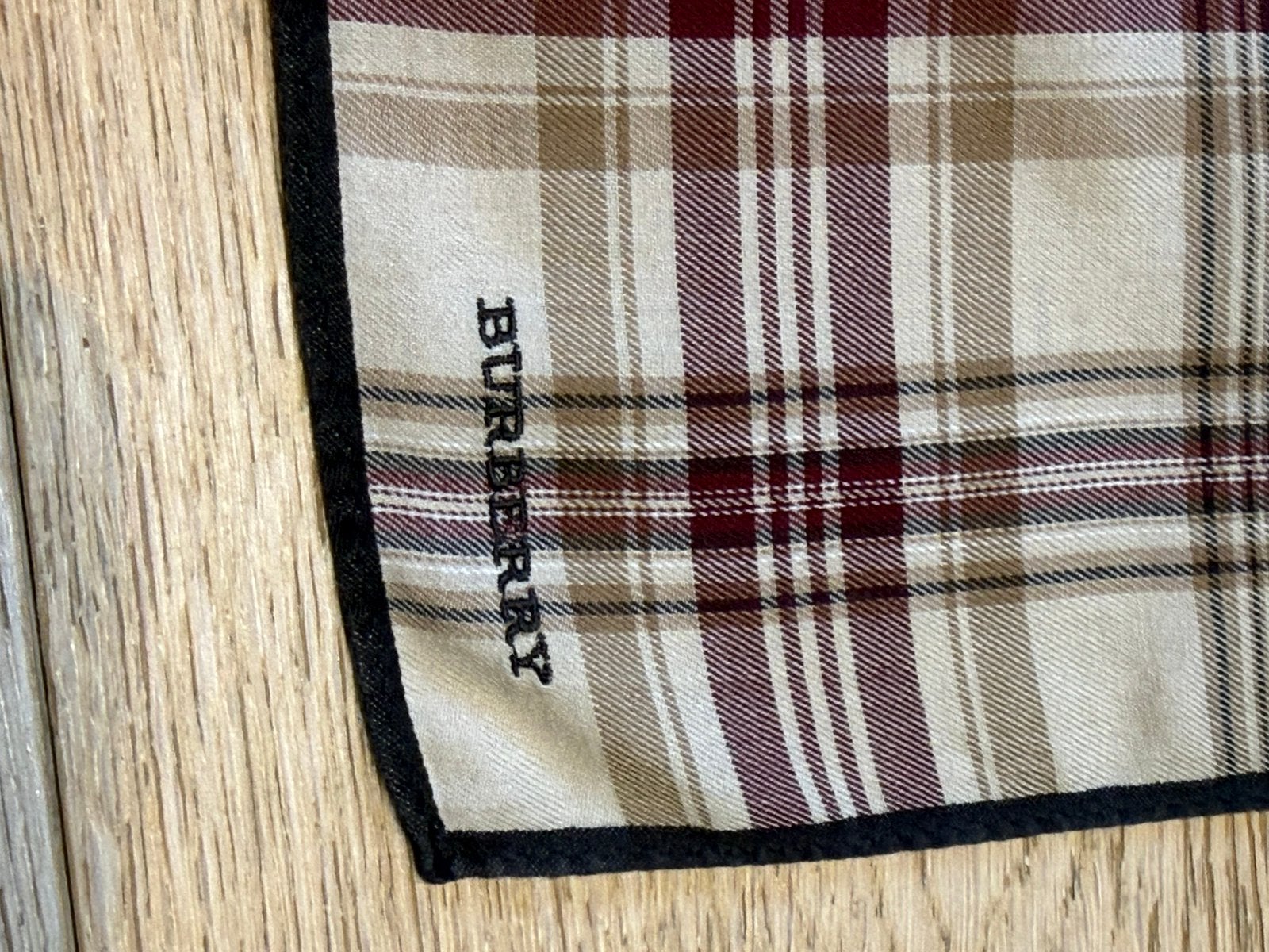 Authentieke Burberry 45x45 vierkant, Kleding | Dames, Mutsen, Sjaals en Handschoenen, Zo goed als nieuw, Ophalen of Verzenden