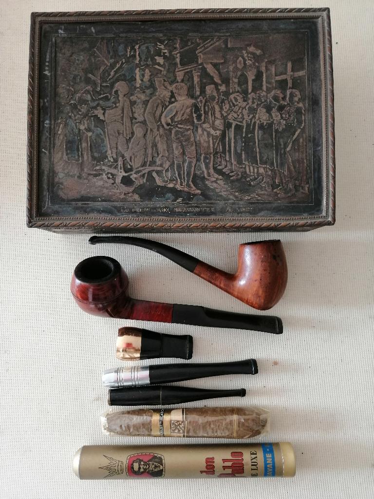 Très belle boite à cigares en métal+cigares+pipes+accesoires, Enlèvement ou Envoi, Utilisé, Autres types