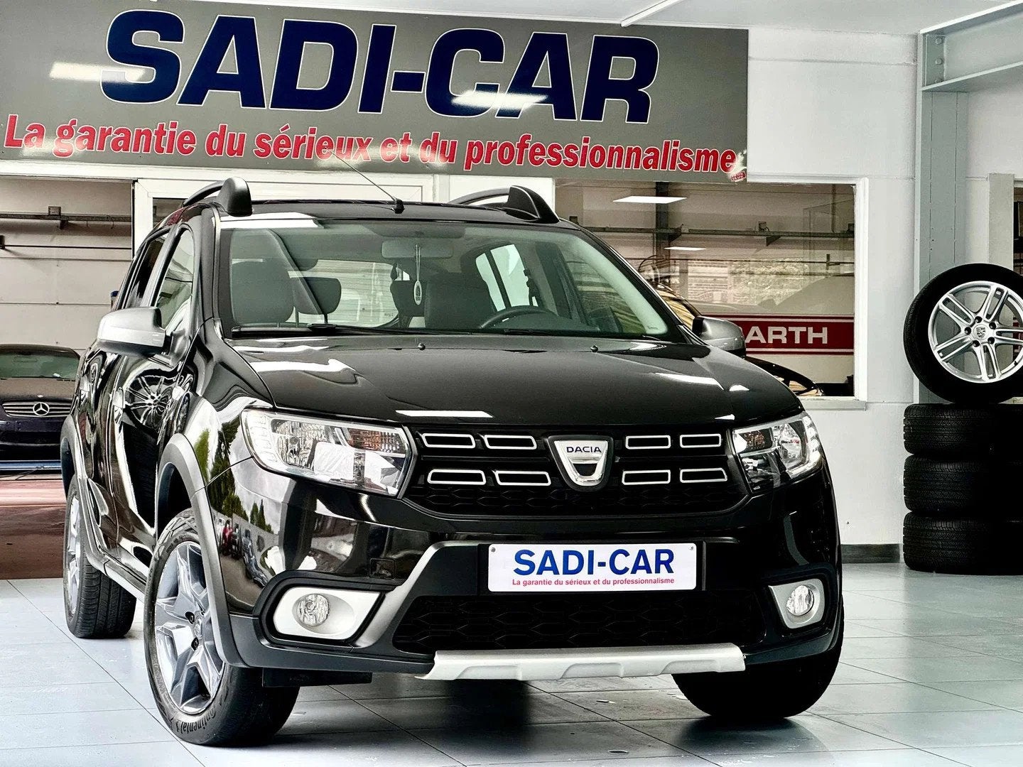 Dacia SANDERO Stepway 0.9 TCe 90cv Explorer (bj 2018), 898 cc, Stof, Gebruikt, Zwart