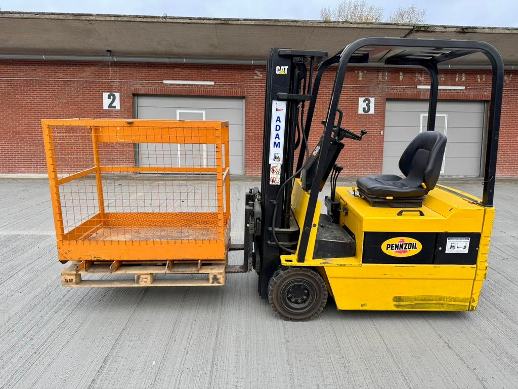 Trimât pour chariot élévateur compact électrique Caterpillar, Articles professionnels, 1000 à 2000 kg, Enlèvement, Électrique