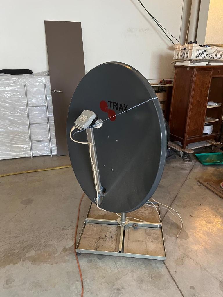 Complete Triax Satellietschotel (ca. 80cm), Audio, Tv en Foto, Schotelantennes, Ophalen, Gebruikt, (Schotel)antenne, Overige merken
