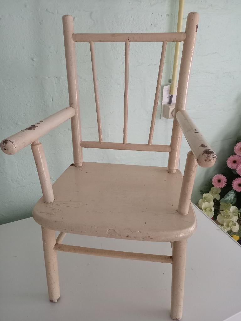 Petite chaise en bois, Enlèvement
