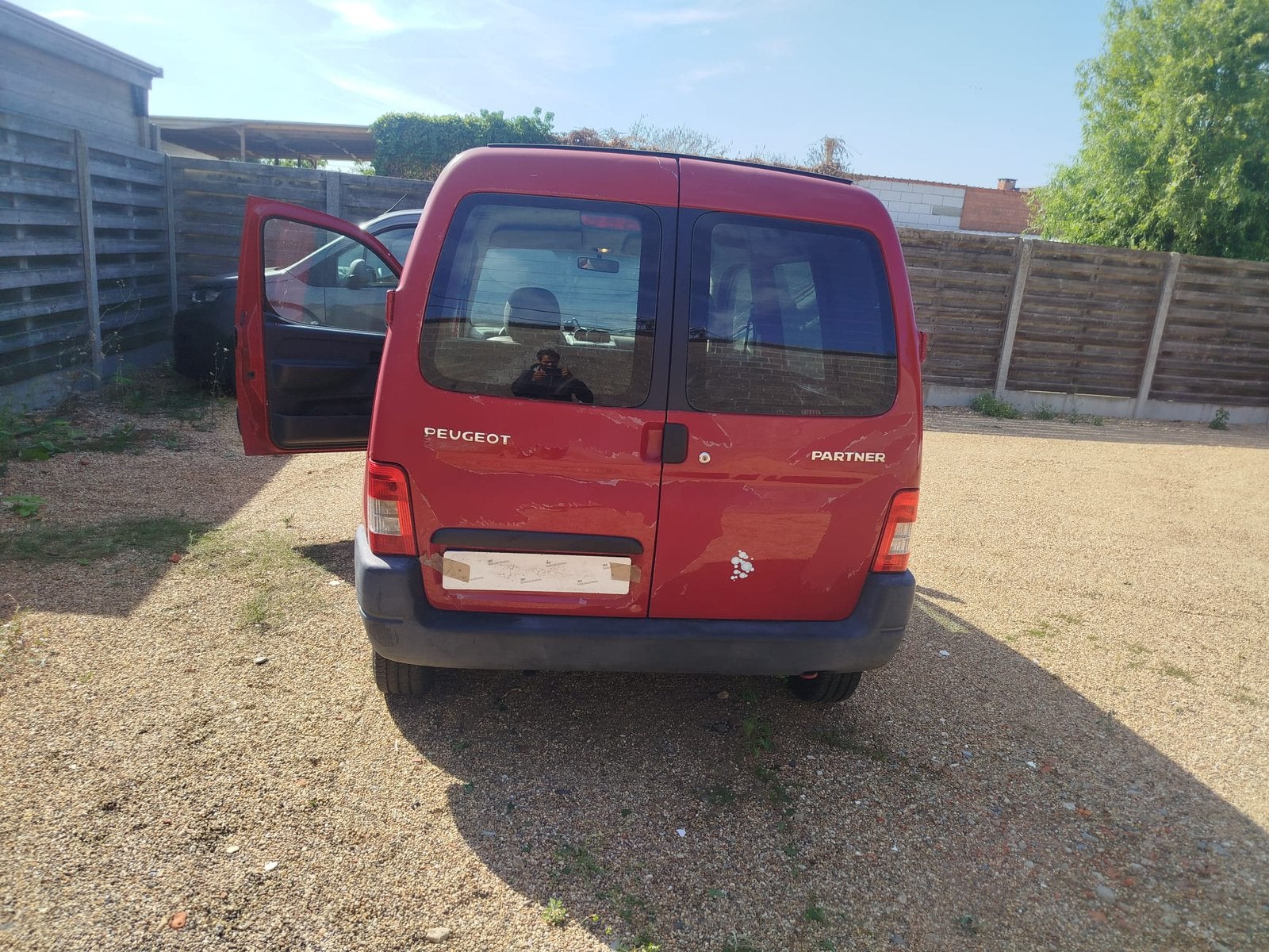 Peugeot partner 2009 jaar 88000 km auto staart rijd goed, Ophalen