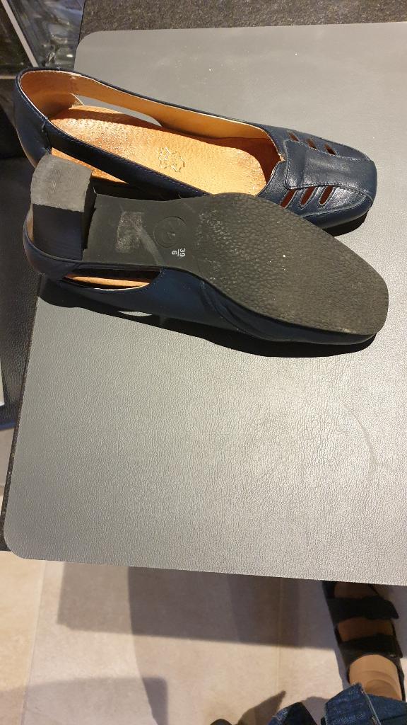 1 PAIRE DE CHAUSSURES BLEU FONCÉ POUR FEMME, Enlèvement ou Envoi, Chaussures à haut talons, Comme neuf, Bleu