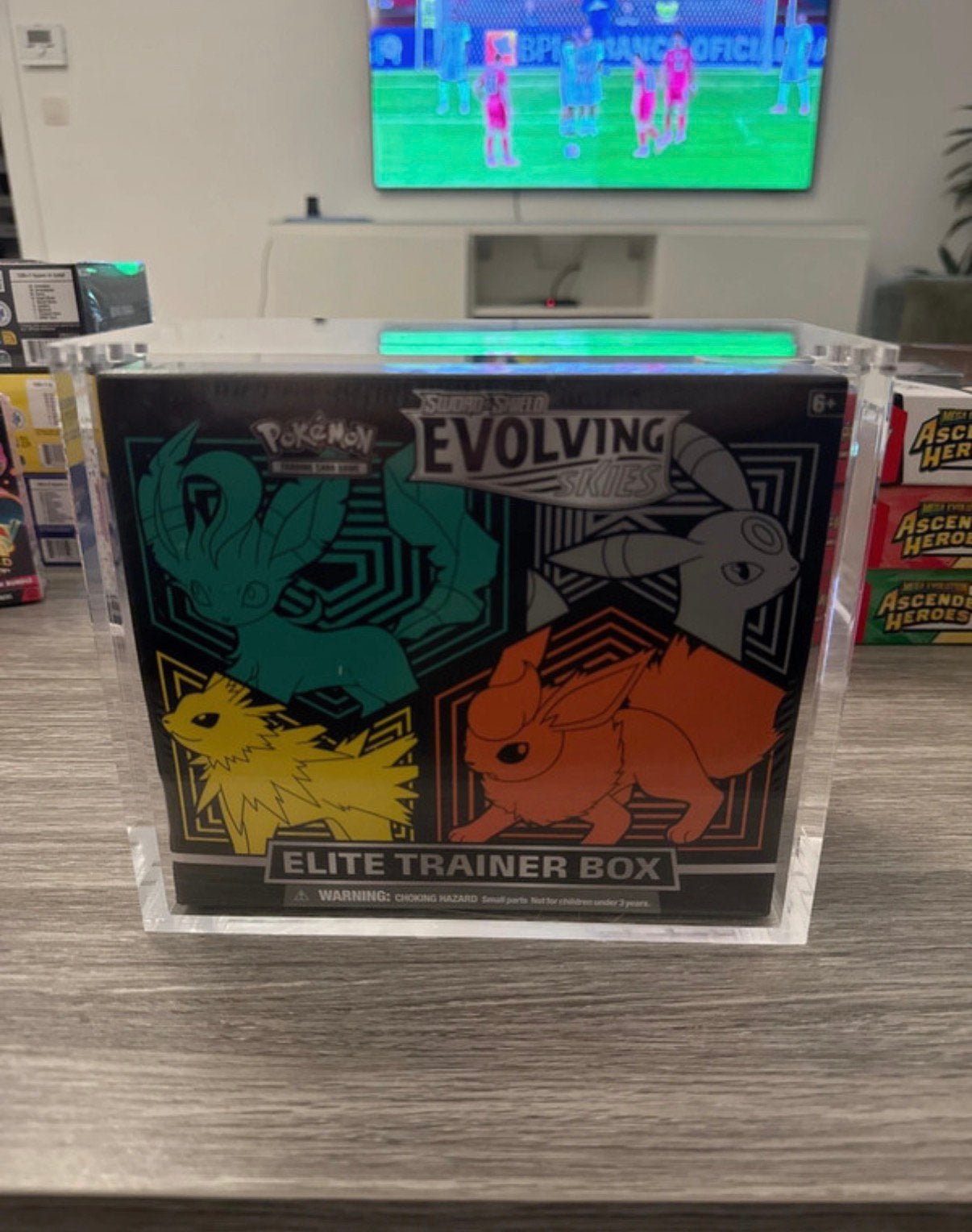 Pokémon Evolving Skies ETB English, Hobby en Vrije tijd, Verzamelkaartspellen | Pokémon, Zo goed als nieuw, Ophalen