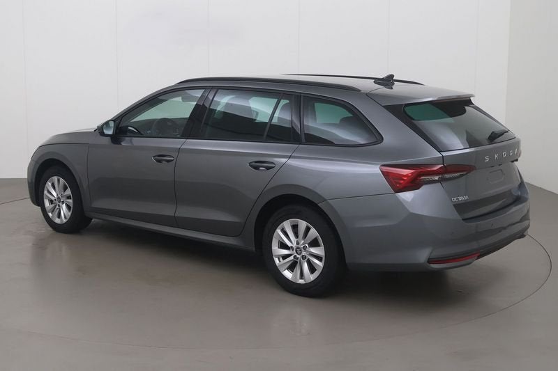 Skoda Octavia Sw 1.5 tsi etec selection 150 AT, Auto's, Skoda, Automaat, Parkeersensor, 4 cilinders, Overige bekleding